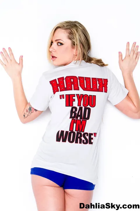 Dahlia Sky: Blonde PAWG Poses in a Top and Shorts Showing Her Big Ass – photo 12 of 15