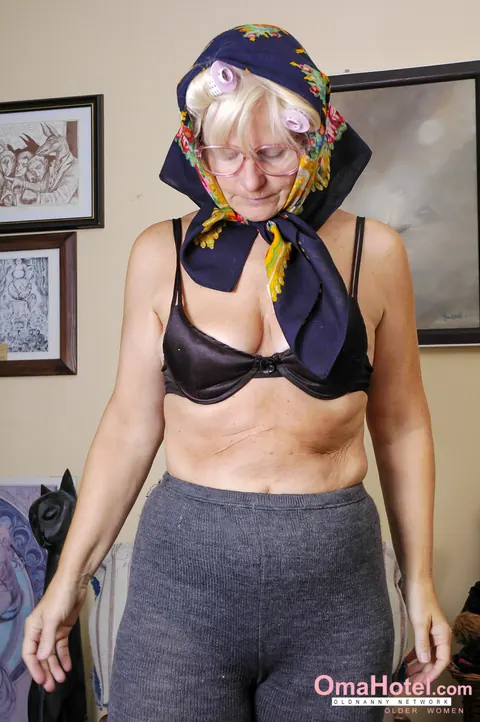BBW MILF with Big Tits Toys Her Pussy Wearing Glasses – photo 5 of 20
