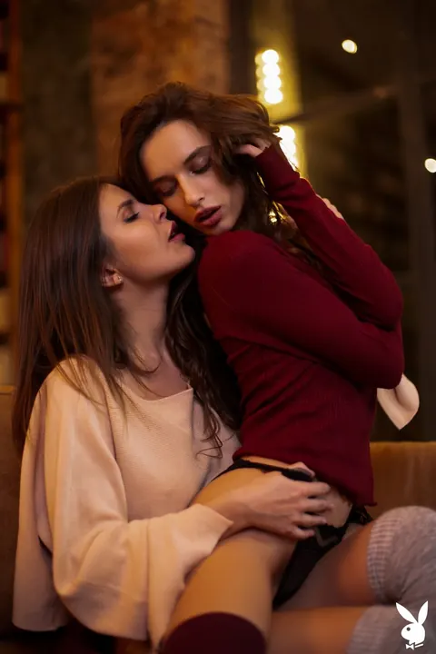 Gloria Sol & Zelda B: Brunette Lesbians Kiss and Cuddle Nude – photo 3 of 20