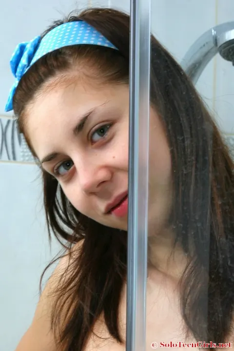 Brunette Masturbates with a Toothbrush in the Shower – photo 4 of 15