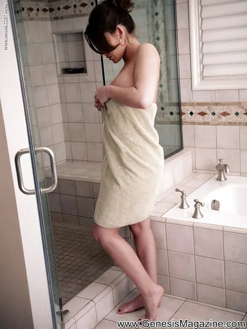 Dani Daniels: Thick Brunette MILF Fingers Her Pussy in the Bathroom – photo 1 of 16
