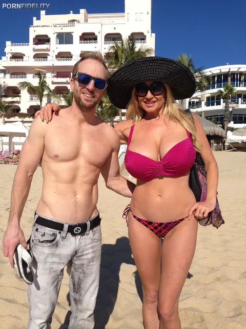 Kelly Madison: Tall Blonde MILF with Big Tits Fucks on the Beach – photo 6 of 16