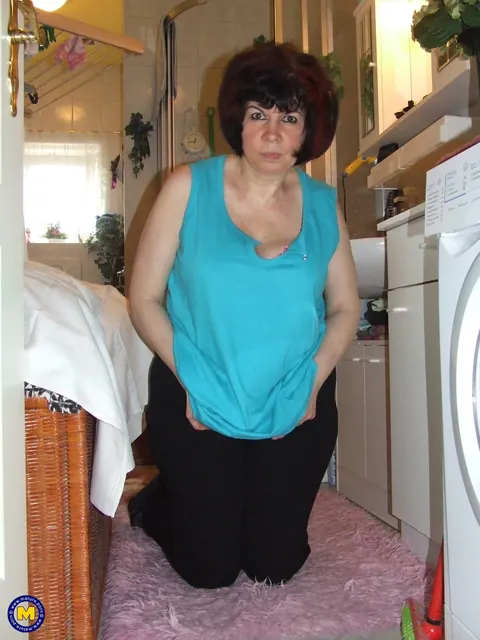 Mature Hairy BBW Strips and Spreads in the Bathroom – photo 1 of 20