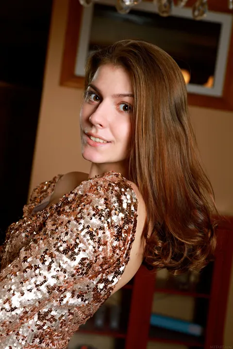 Lauren Swift: Tall Russian Redhead with Big Tits Spreads Her Pussy – photo 1 of 21