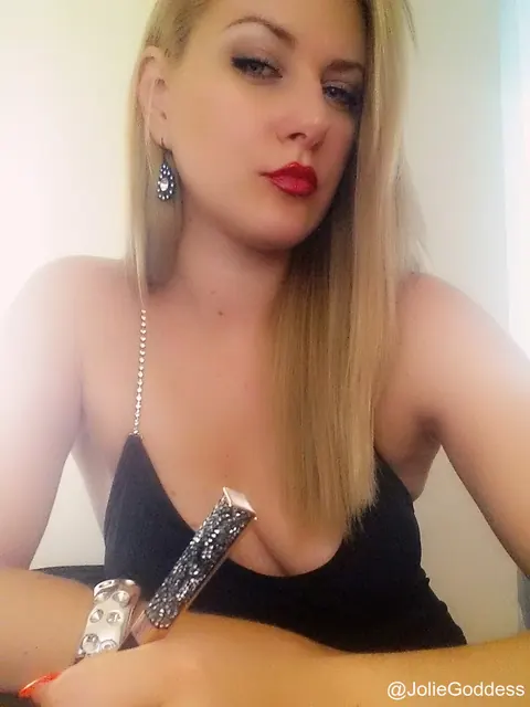 Blonde Stands Nude and Turns to Show Her Body – photo 7 of 15