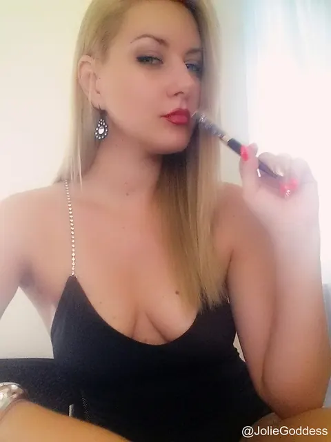 Blonde Stands Nude and Turns to Show Her Body – photo 3 of 15