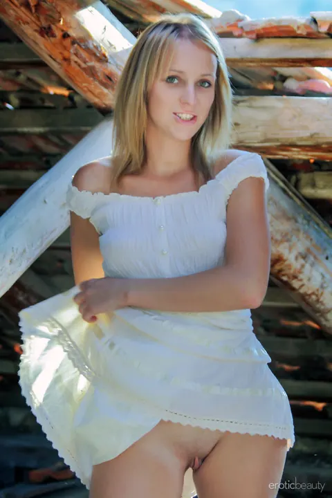 Marya Tight: Blonde Strips Out of Her Skirt and Boots Outdoors – photo 4 of 16