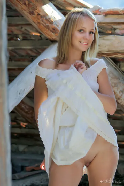 Marya Tight: Blonde Strips Out of Her Skirt and Boots Outdoors – photo 2 of 16
