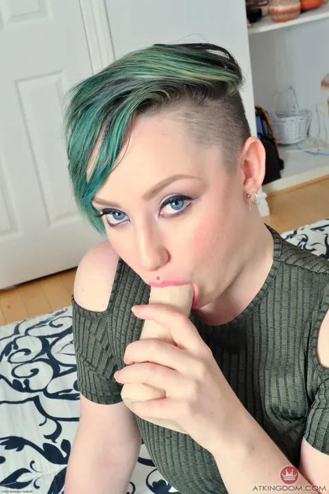 Blath: Petite MILF Fingers Herself and Rides a Dildo – photo 3 of 21