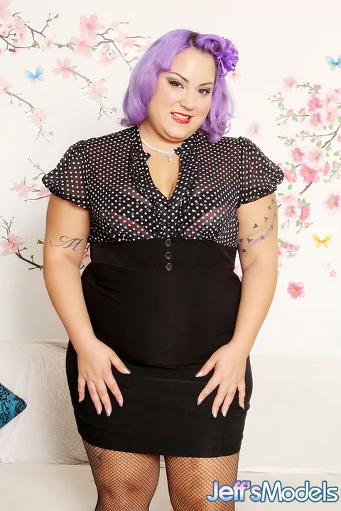 Jade Rose: BBW in Stockings Fingers and Spreads Her Shaved Pussy – photo 1 of 11