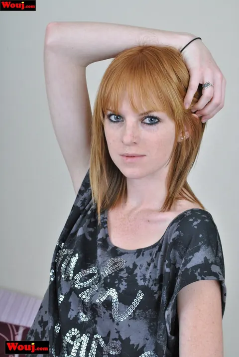 Redhead Poses in Denim Shorts, a Cute Top and Boots – photo 10 of 15