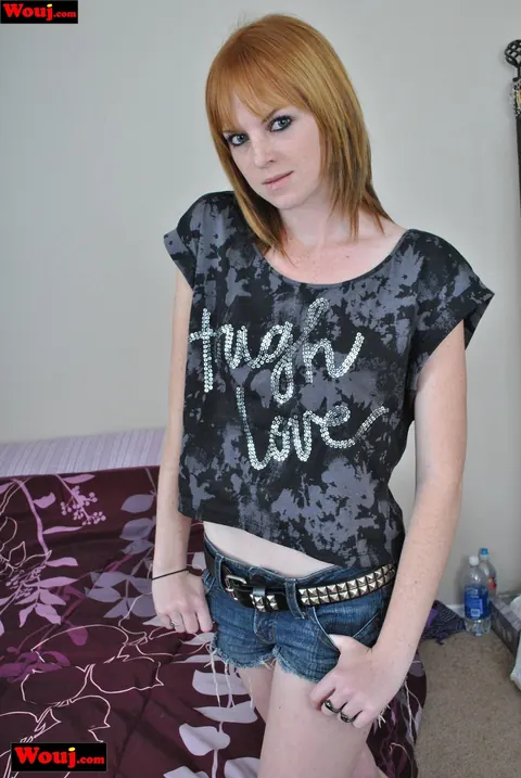 Redhead Poses in Denim Shorts, a Cute Top and Boots – photo 8 of 15
