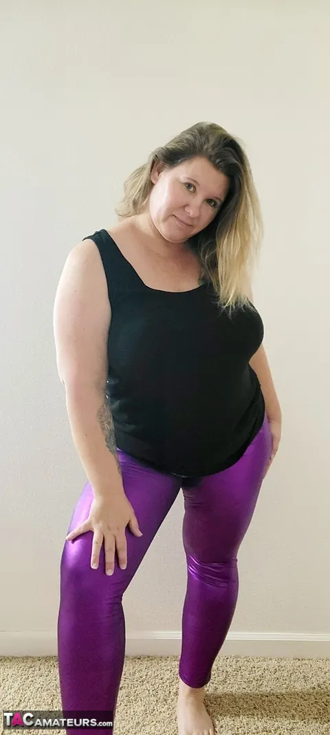 Busty Kris Ann: Curvy Blonde MILF Strips Out of Her Yoga Pants – photo 16 of 16