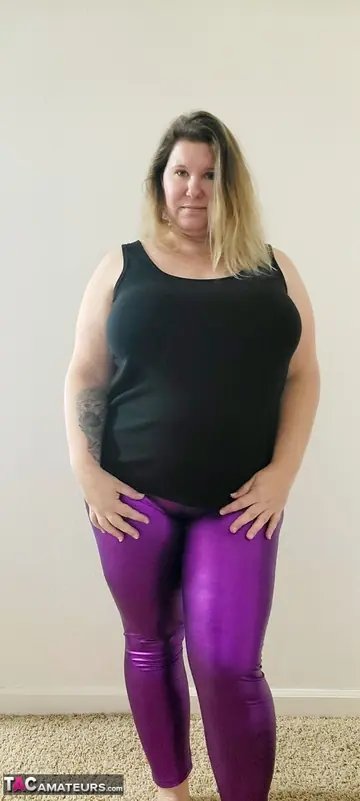 Curvy Blonde MILF Strips Out of Her Yoga Pants