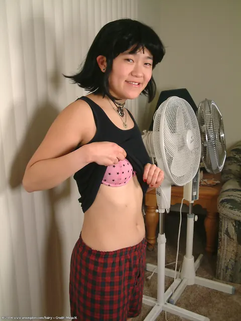 Slim Mature Asian Woman Pulls Down Her Shorts and Spreads Her Hairy Pussy – photo 4 of 16