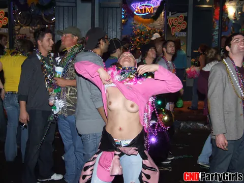 MILF with Big Tits Flashes in Jeans Outdoors – photo 8 of 12