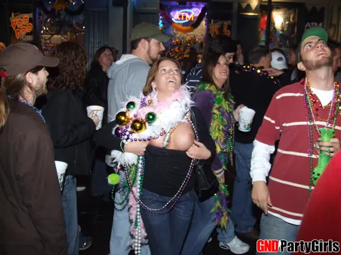 MILF with Big Tits Flashes in Jeans Outdoors – photo 11 of 12