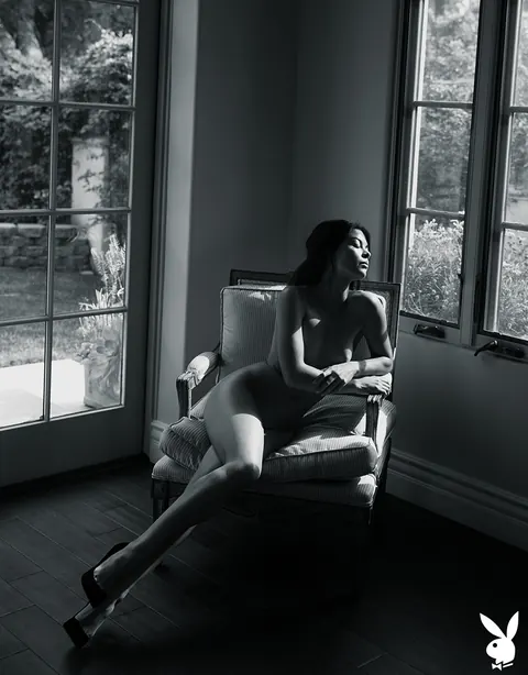 Scarlett Byrne: Brunette Poses Nude and Shows Off Her Ass – photo 6 of 12