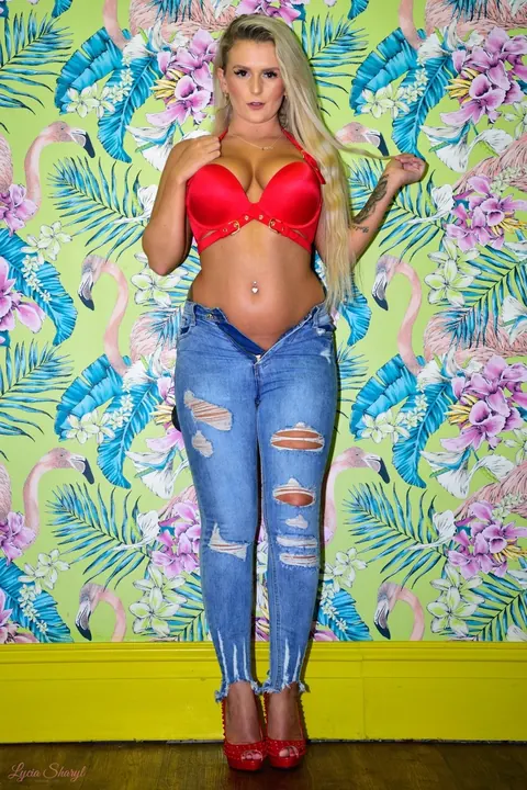 Lycia Sharyl: Handcuffed Blonde BBW in Jeans Reveals Her Body – photo 3 of 12
