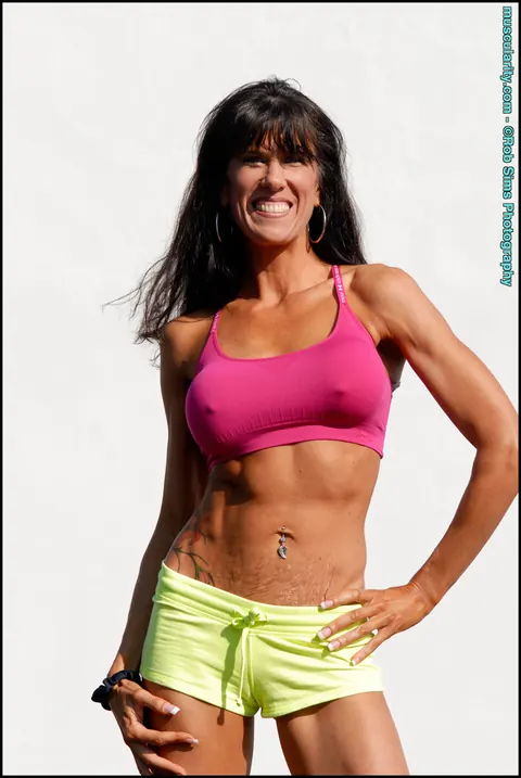 Muscular MILF with Big Tits Strips Off Her Bikini Top on the Beach – photo 2 of 15