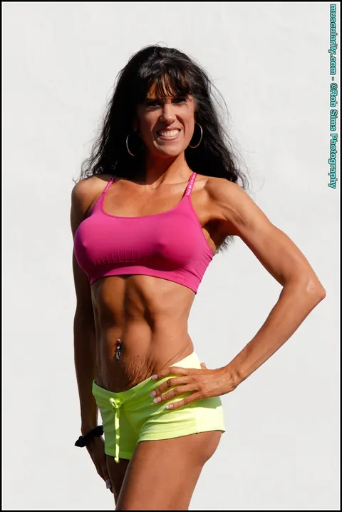 Muscular MILF with Big Tits Strips Off Her Bikini Top on the Beach – photo 1 of 15