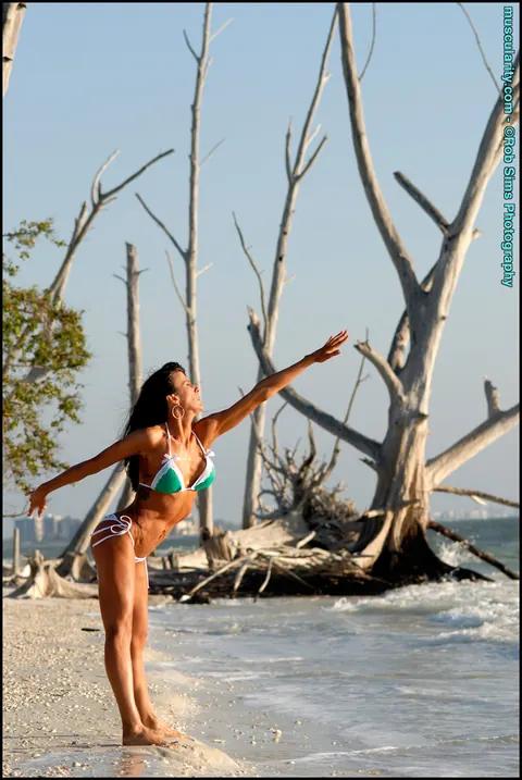 Muscular MILF with Big Tits Strips Off Her Bikini Top on the Beach – photo 4 of 15