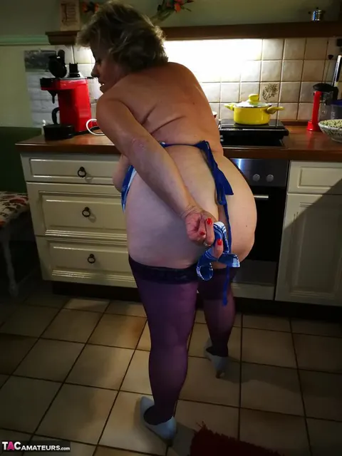 European BBW Strips Off Her Apron in the Kitchen – photo 15 of 20