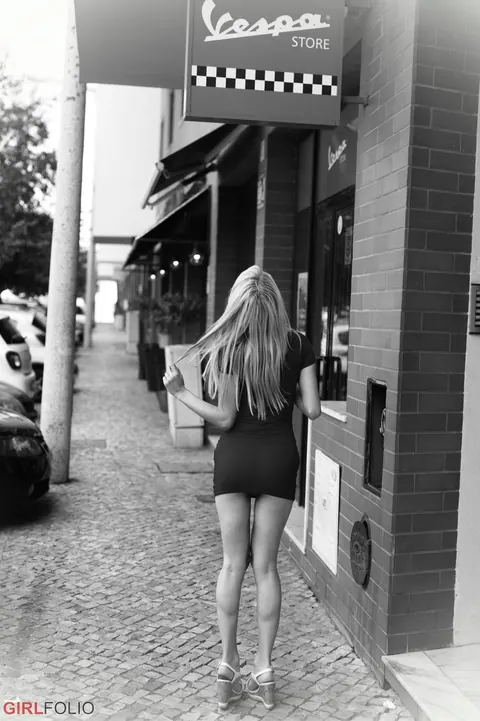 Slim Blonde in Glasses Masturbates with a Dildo Outdoors – photo 2 of 12