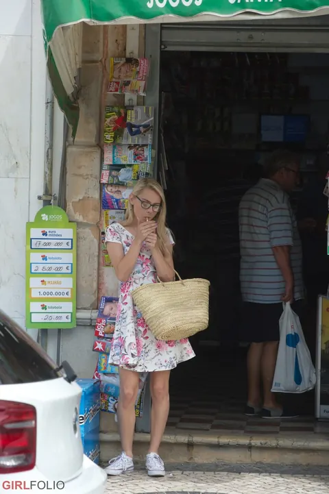 Slim Blonde in Glasses Masturbates with a Dildo Outdoors – photo 4 of 12