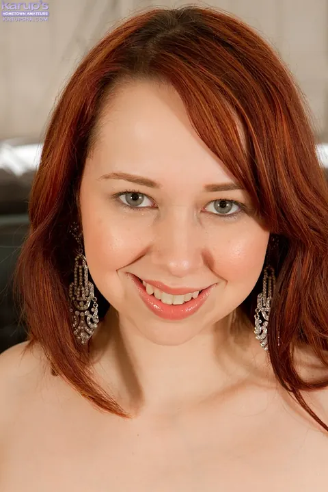 Alisyn Carliene: Redhead BBW Strips Out of Her Shorts and Spreads Her Legs – photo 4 of 16