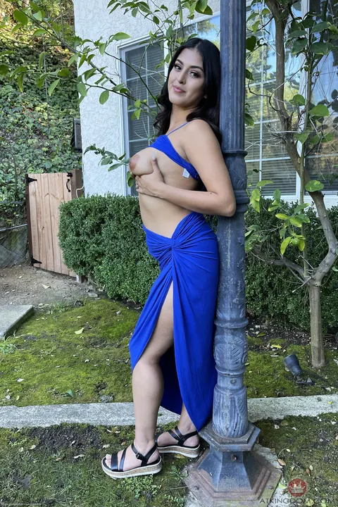 Sophia Leone: Latina BBW Shows Off Her Big Tits and Sexy Feet – photo 3 of 20