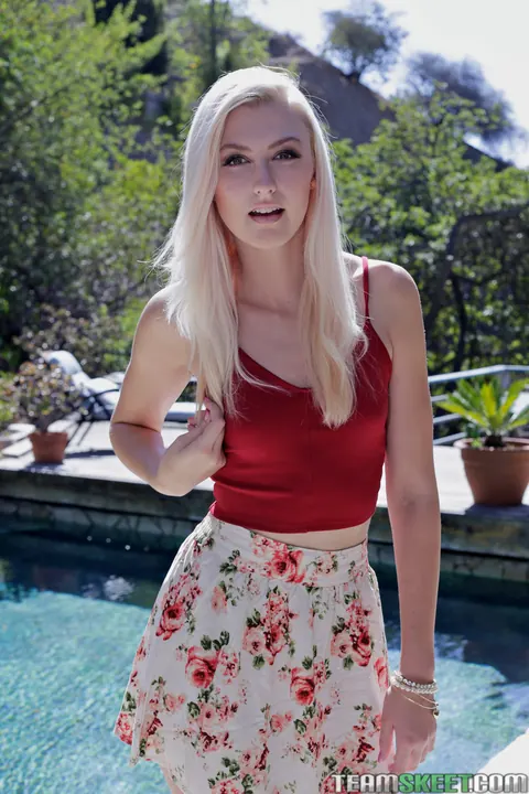 Alexa Grace: Slim Blonde Spreads Her Pussy Lips Outdoors – photo 3 of 17