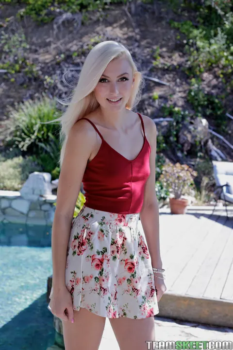 Alexa Grace: Slim Blonde Spreads Her Pussy Lips Outdoors – photo 7 of 17