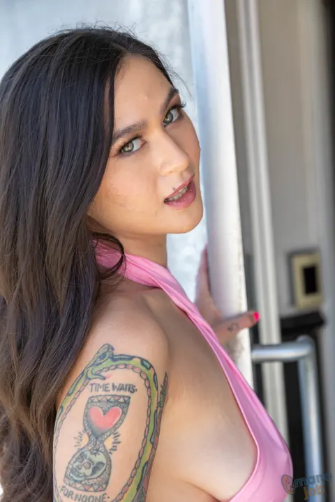 Jasmine Wilde: Tattooed Brunette PAWG in High Heels Flashes and Sucks in Public – photo 10 of 16