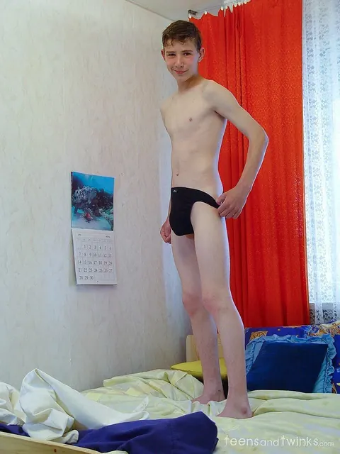 Hairy Man Undresses and Shows His Big Ass and Cock – photo 4 of 21