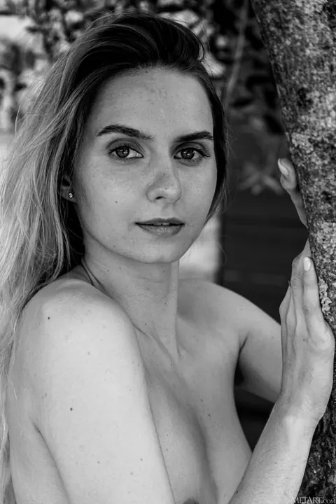 Emily Swan: Ukrainian Blonde Poses Nude for Soft Glamour Set – photo 20 of 21