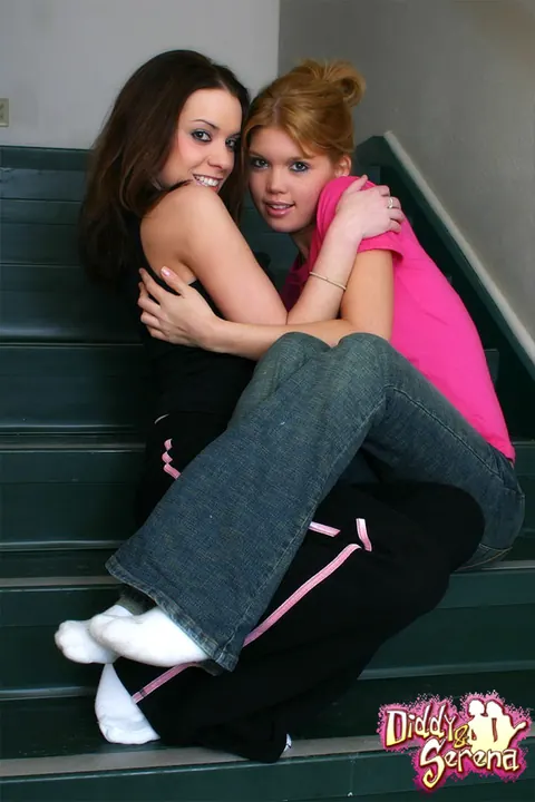Diddylicious: Blonde Lesbians Kiss on the Stairs in Jeans – photo 8 of 12