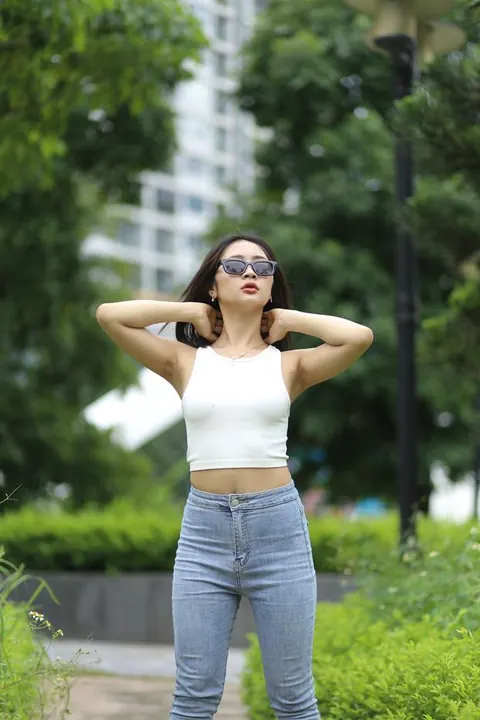 Asian Woman Undresses and Poses Fully Nude – photo 6 of 21