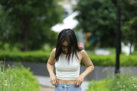 Asian Woman Undresses and Poses Fully Nude – photo 3 of 21