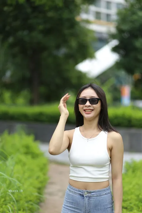 Asian Woman Undresses and Poses Fully Nude – photo 10 of 21
