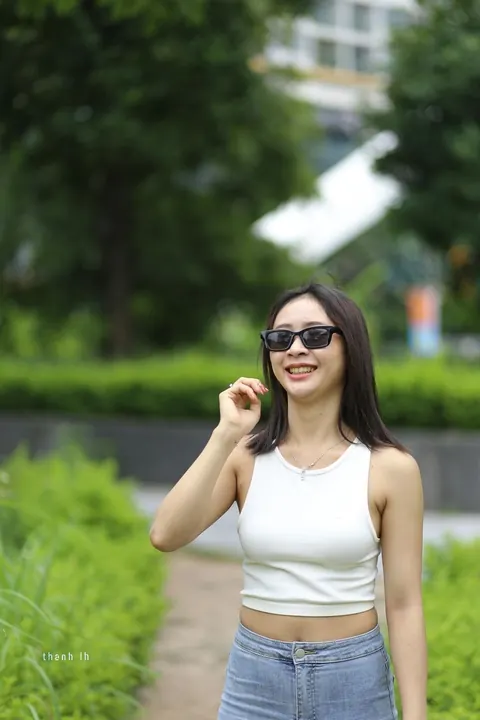 Asian Woman Undresses and Poses Fully Nude – photo 11 of 21