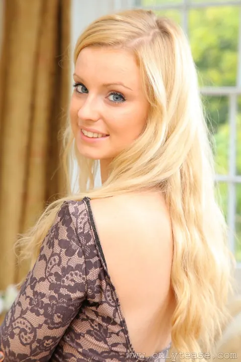 Hollie Sparrow: Busty Blonde in Stockings and Heels Displays Her Curves – photo 21 of 21
