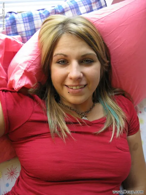 Blonde BBW Masturbates in Panties for a Selfie – photo 4 of 20