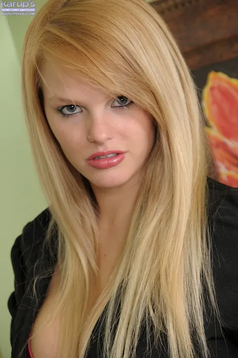 Brianna Dallas: Blonde Bares Her Big Tits and Masturbates Her Shaved Pussy – photo 1 of 16