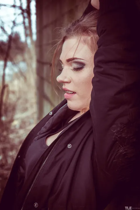 Mia Luna: Slim Ukrainian Redhead Spreads Her Pussy in the Forest – photo 5 of 21