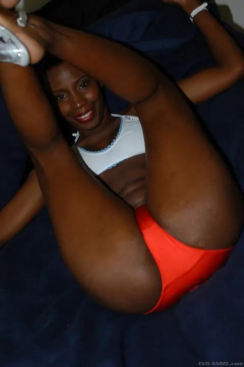 Lady armani: Ebony MILF in a Bikini Spreads Her Legs Wide – photo 2 of 16