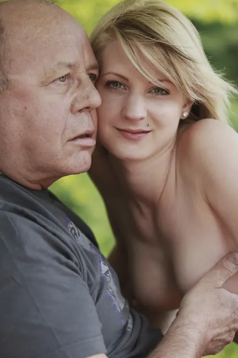 Candy Lover: Tattooed Blonde Gives a Blowjob in 69 Outdoors – photo 6 of 16