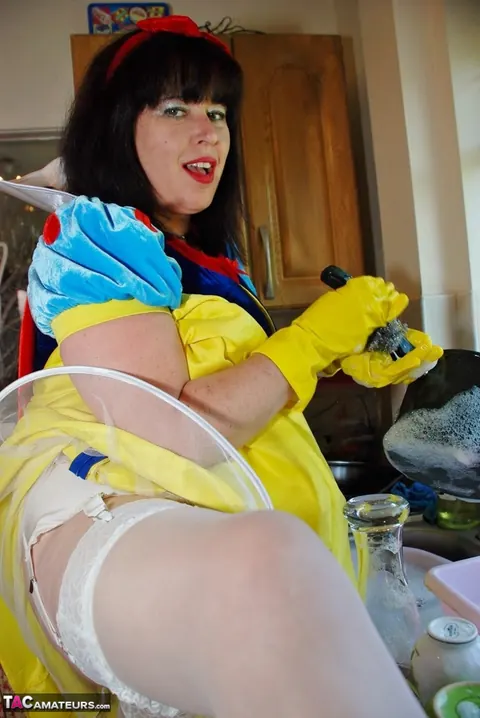 Juiceyjaney: Curvy Brunette MILF Exposes Her Big Ass and Pussy in Cosplay – photo 10 of 20