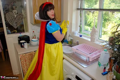 Juiceyjaney: Curvy Brunette MILF Exposes Her Big Ass and Pussy in Cosplay – photo 1 of 20