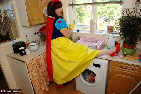 Juiceyjaney: Curvy Brunette MILF Exposes Her Big Ass and Pussy in Cosplay – photo 4 of 20